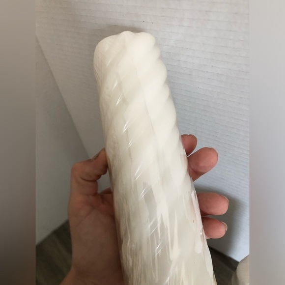 Vtg White Spiral Pillar Candles - Picture 12 of 12